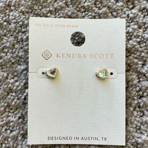Kendra Scott iridescent and gold heart earrings 💛